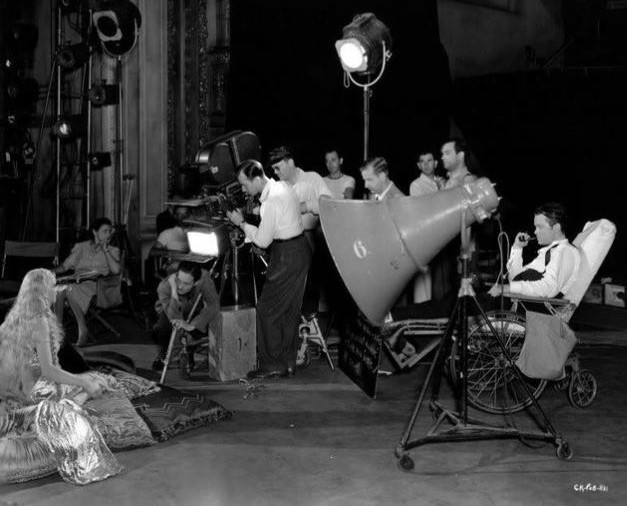 FilmsQuirky's tweet image. #BehindTheScenes 
#CitizenKane (1941)
Following the death of publishing tycoon Charles Foster Kane, reporters scramble to uncover the meaning of his final utterance: 'Rosebud.'

#OrsonWelles #DorothyComingore shooting a scene.
#FilmX 📽️  🎬