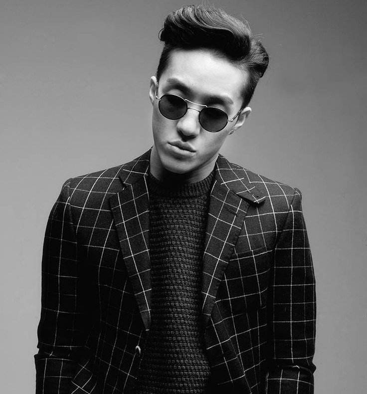 viraltakes's tweet photo. Korean media reports that Chaeyoung of TWICE and Zion.T have been dating for six months. https://t.co/t0fkScv3Lq
