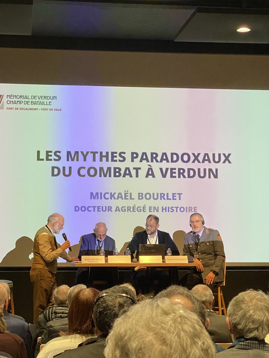 Superbe communication de l’ami @mbourlet au colloque organisé par @MemorialVerdun J’en profite pour vous recommander chaudement son « Verdun 1916 »: un formidable volume écrit d’une plume particulièrement efficace et maîtrisant à la perfection l’art de la formule! 👏🏻