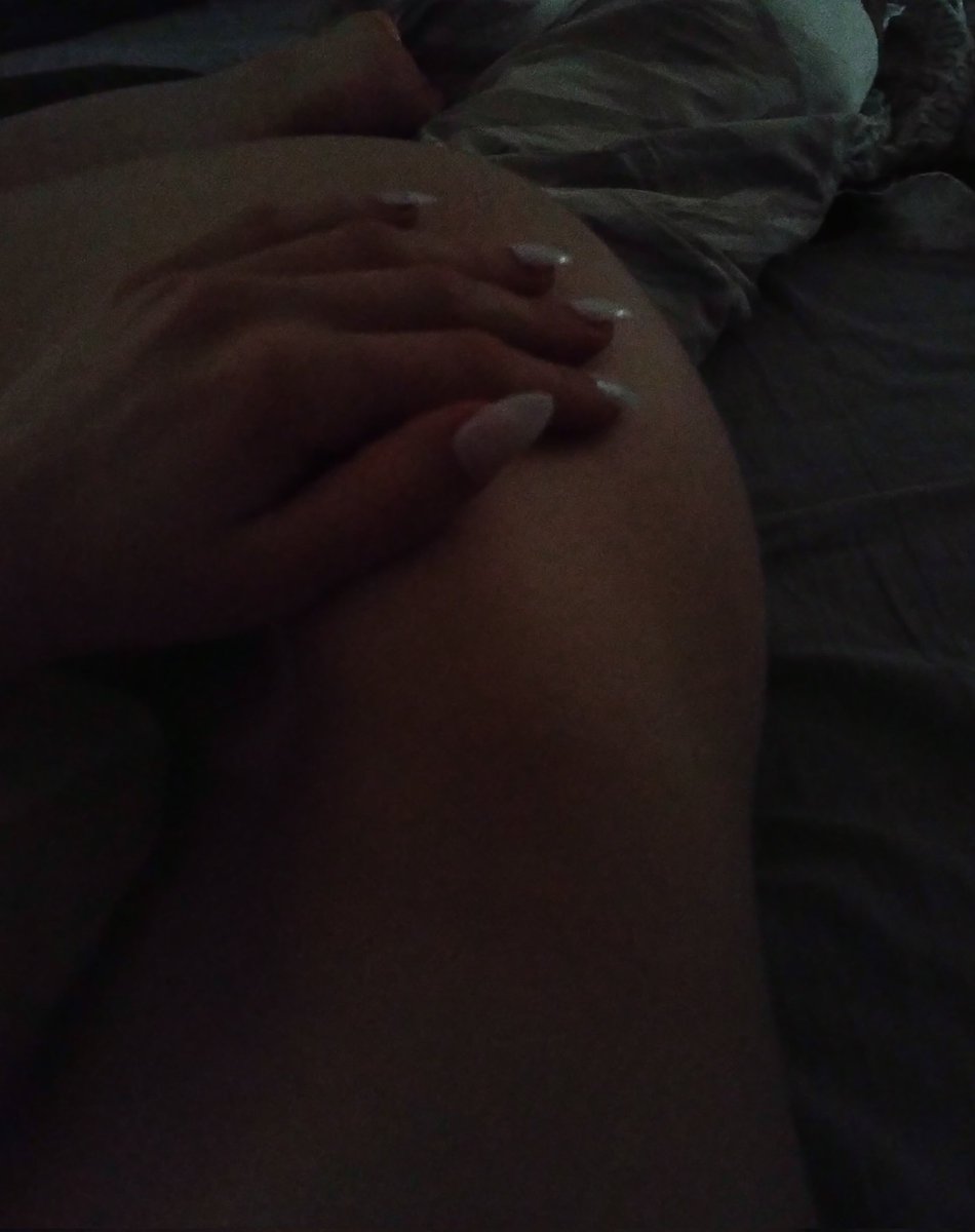 DevertLuna's tweet photo. Good Night🤭😴😘

#sleepnaked #nopjs #sleep #bed #needsomecuddles #almostweekend #onlyfanscreator #animegirl #nails https://t.co/MvJBJdolKC