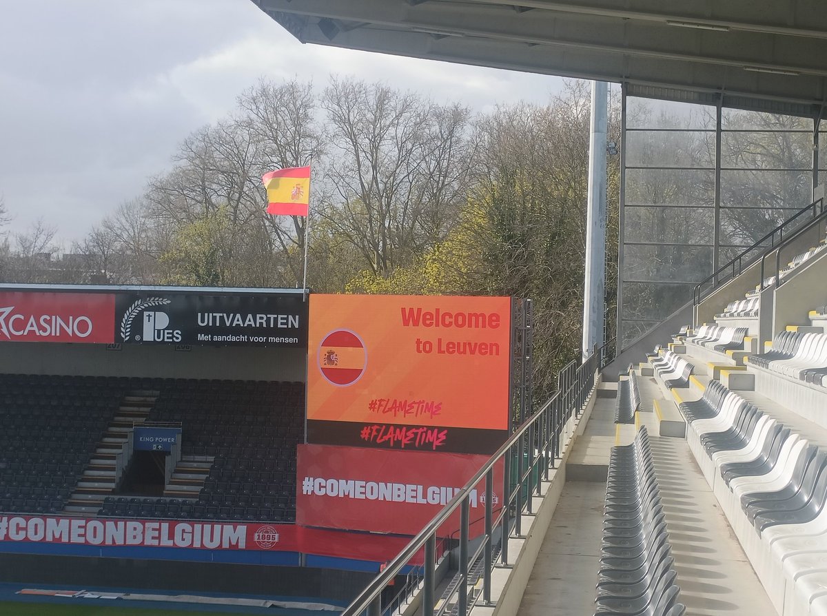 La @SEFutbolFem ya entrena en el Den Dreef Stadion de Lovaina, donde mañana arrancan el camino a la Eurocopa de 2025 frente a Bélgica con el cartel inevitable de favoritas.