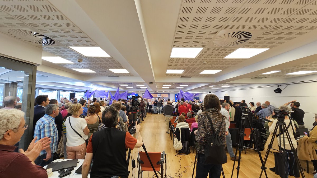 Se nos ha quedado pequeña la sala en el Palacio del Euskalduna de Bilbao para acompañar a nuestros candidatos <a href="/MiGorrotxategi/">Miren Gorrotxategi</a> <a href="/juralde/">Juan López de Uralde</a> y @davidsotrod, con <a href="/IreneMontero/">Irene Montero</a> y <a href="/anavinalsblanco/">Ana Viñals Blanco</a> en este arranque de campaña 🤩

Síguelo en directo aquí 👇 
youtube.com/watch?v=Aa0V7O…
