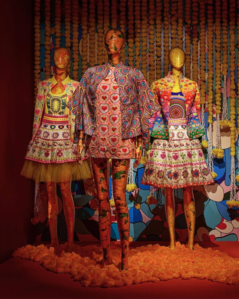 atlfashiongives's tweet image. Dive into the vibrant universe of Manish Arora! 🌈 SCAD FASH Museum of Fashion + Film welcomes you to step into Arora&apos;s whimsical world, where every hue pops, and where life is a non-stop party of &quot;happiness, joy, and celebration.&quot; On display at #SCADFASH until 8/18/24. 🎉