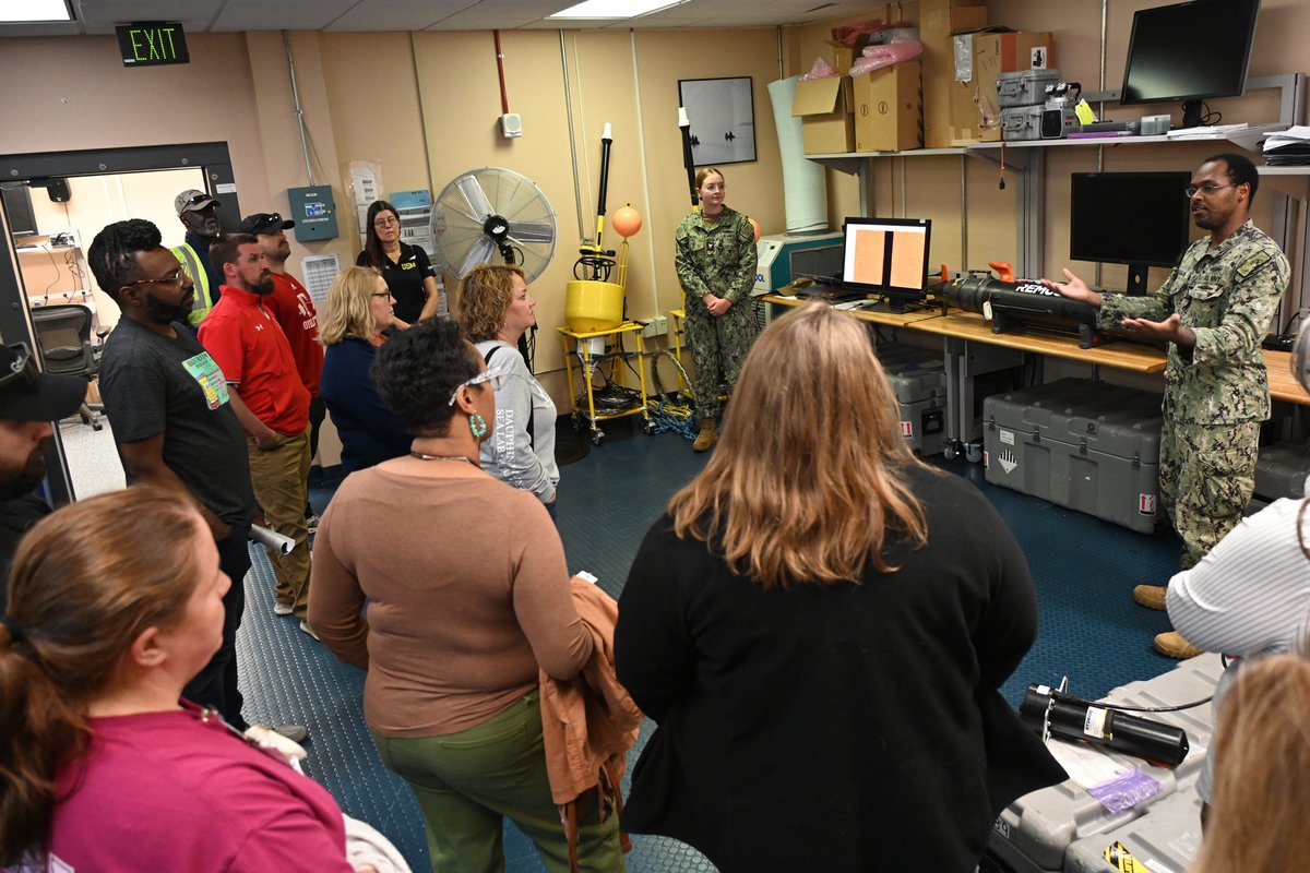 High school and college educators within Mississippi got an opportunity to talk with CNMOC and NAVO personnel about opportunities that are available to their students on @NASAStennis as part of our partnership with @usmSTEMed GENSea program. #NavalOceanography #ItStartsWithUs