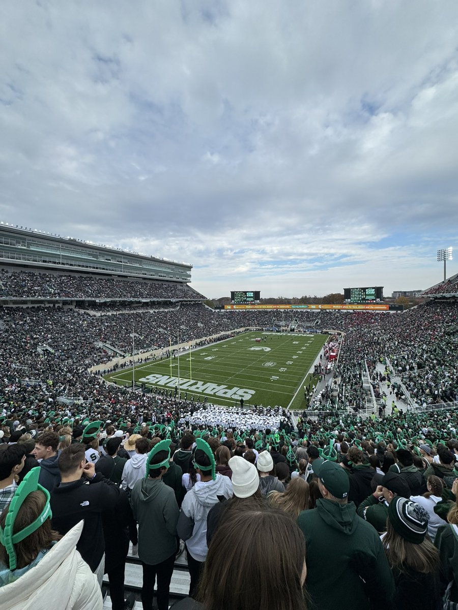 JohnnyP387's tweet photo. @CFBcampustour Day and night 🏺🔥
#GoGreen https://t.co/MZTQTWTV6E