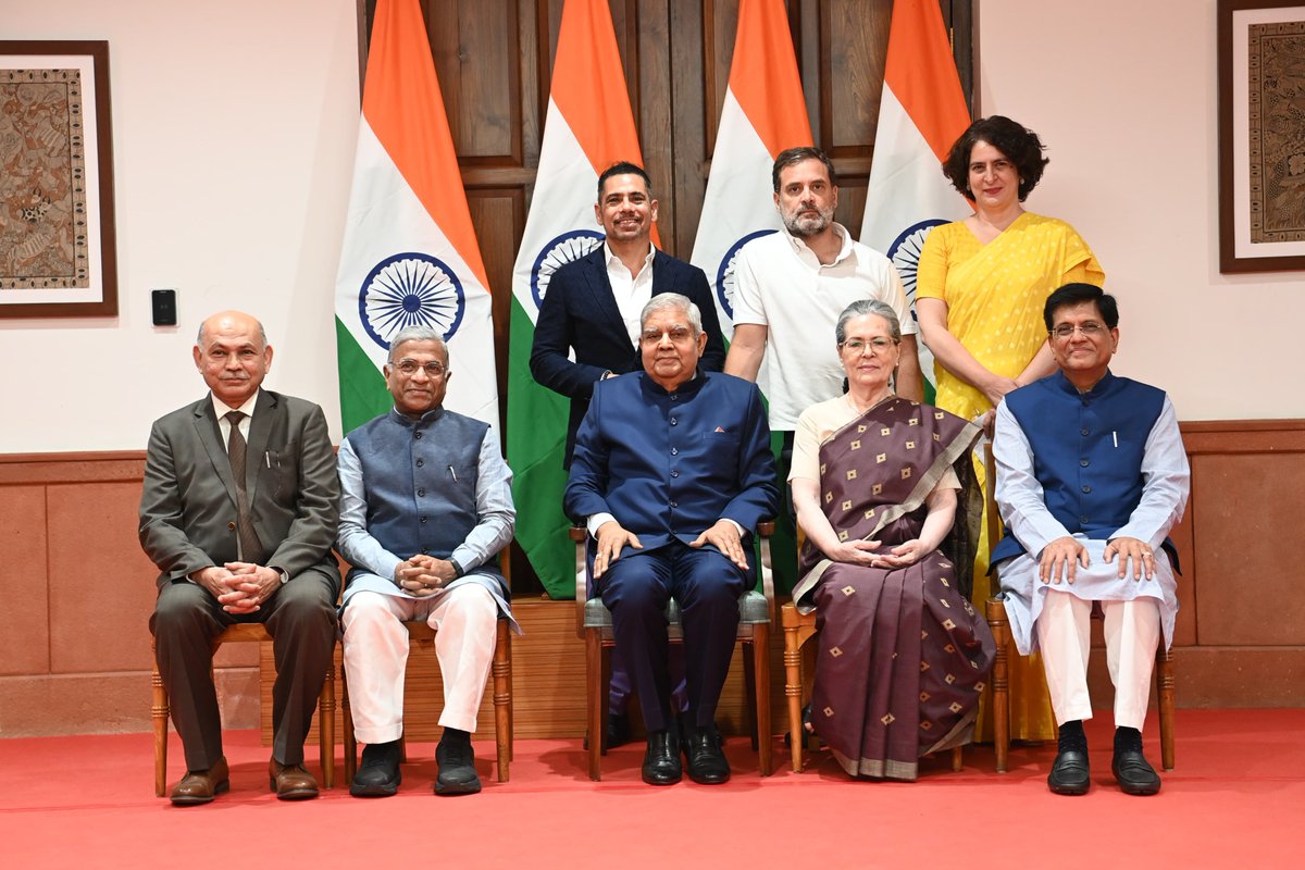 Hon'ble Vice-President of India and Chairman, Rajya Sabha, with Smt. Sonia Gandhi ji and her family during the oath-taking ceremony for elected Members of Rajya Sabha in Parliament House today. @RahulGandhi @priyankagandhi