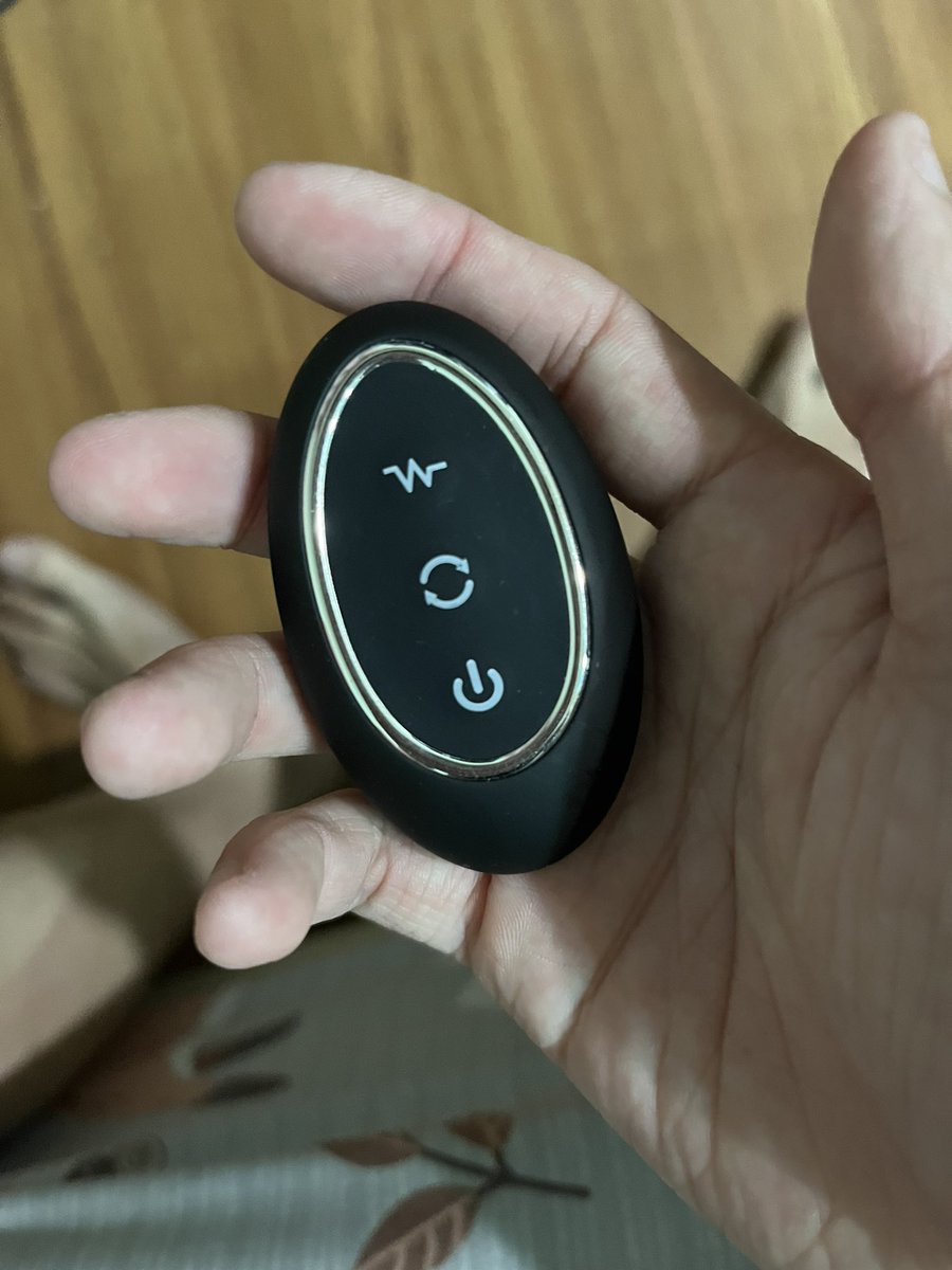 160_little's tweet photo. 遙控器沒電😢 https://t.co/ShdXZyX9Zp