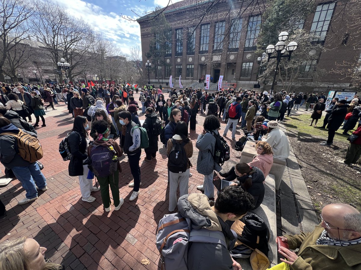 Good turnout at the pro protest protest at ⁦@UMich⁩