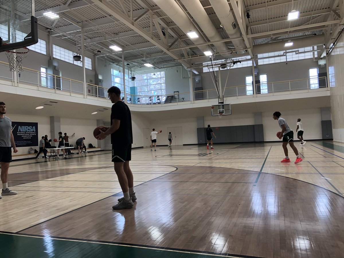 Basketball in the spring, yes please. Spending some time with @LoyolaMBB and new head coach @CoachJ_Loeffler