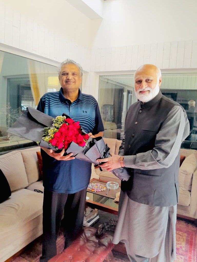Met @suhailswarraich Sahb and congratulated him on receiving Pakistan National Award Pride of Performance. Lot of prayers and best wishes Suhail Sahb!