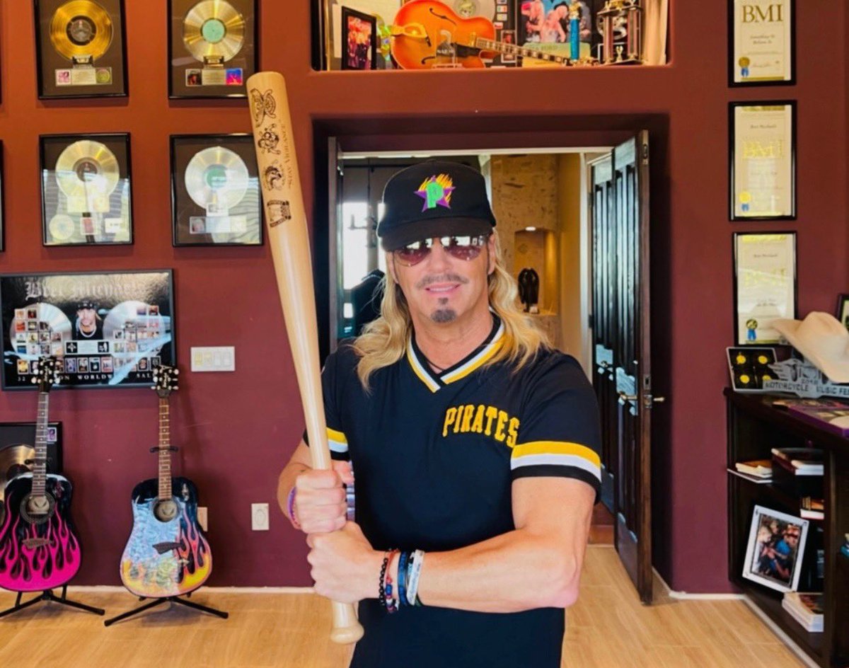 #Pennsylvania friends & fans, snap a pic of Bret on the Jumbotron 📸 at tomorrow’s @Pirates game & you can win a Meet & Greet for the @Pav_StarLake Parti-Gras show on 7/13. Tag us & the Pirates to enter!