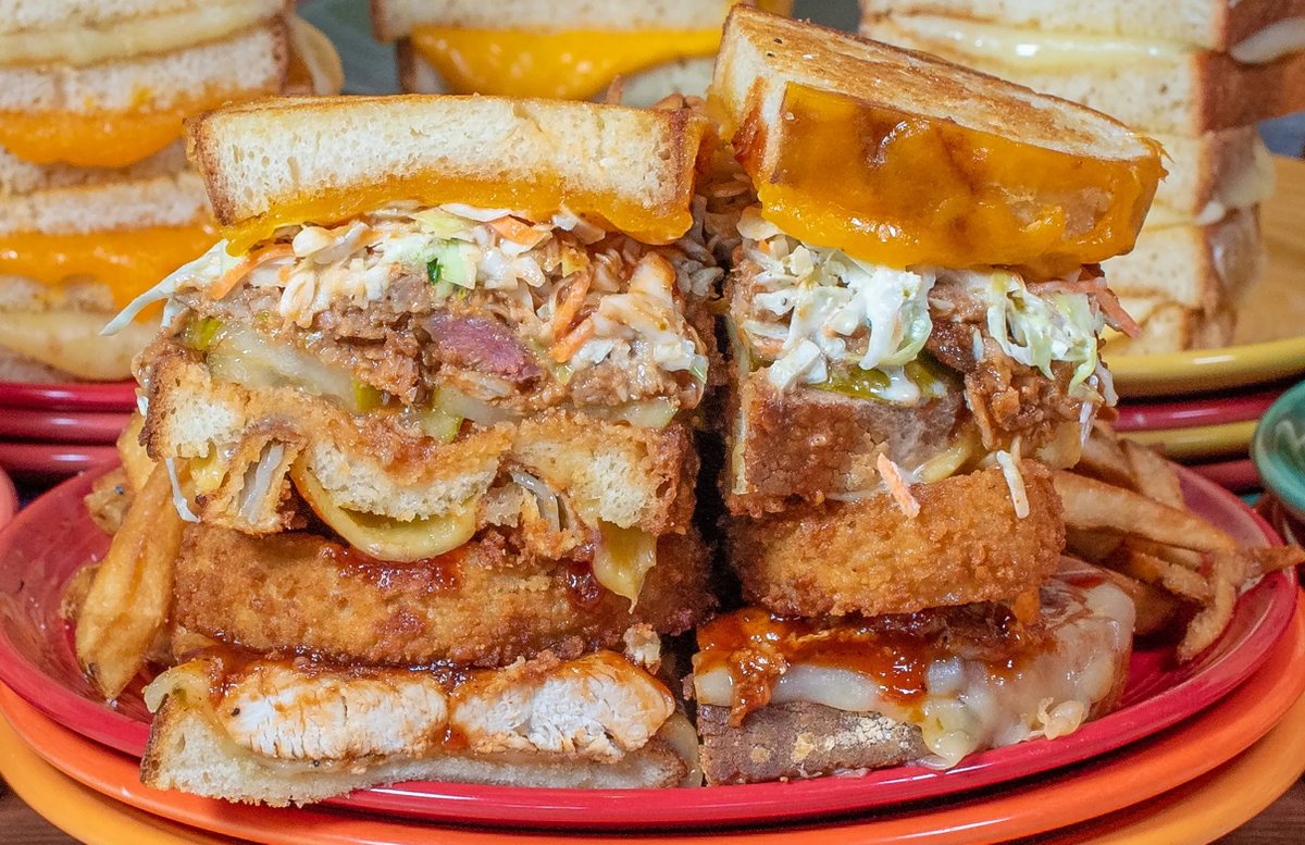 Circle the wagons, or, rather, circle The Smoke Wagon and get ready to devour the deliciousness. We've got roasted pulled pork 🐖, grilled chicken 🐔, crispy fried onions, creamy slaw, pickle chips, signature bbq sauce, and cheeses!🔥 Order here⬇️ bit.ly/3TfxKMa