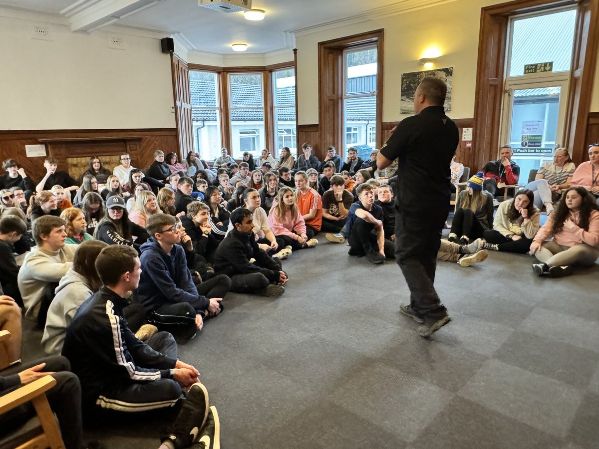 Delighted to speak to @PSOSYouthVol tonight at their Outward Bound course @LochEilCentre Incredible to speak to such a diverse range of kids from across 🏴󠁧󠁢󠁳󠁣󠁴󠁿 who have stretched themselves, learned new skills and made new friends for life. #CommunityEngagement #FutureLeaders 1/2