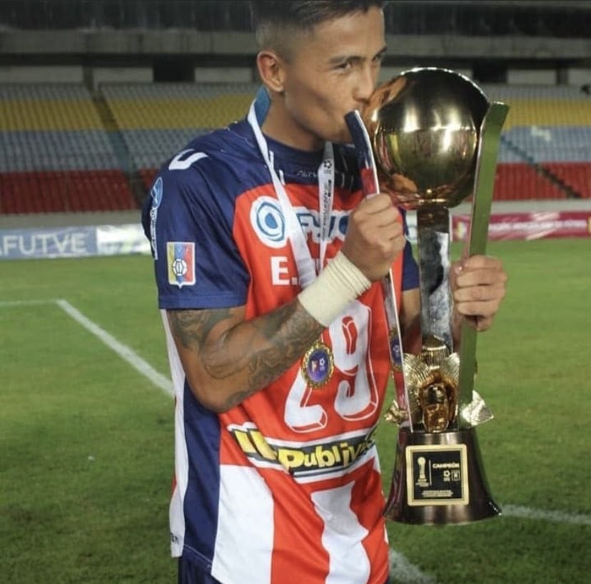 Ronaldorivas99's tweet photo. Feliz aniversario al mas grande🔴⚪️ https://t.co/2LqpCTuEwr
