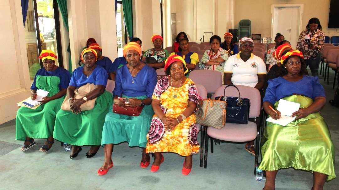 PdgePrensa's tweet photo. Reunión de la Secretaria General Adjunta Segunda con las coordinadoras de la OEMPDGE de Baney
https://t.co/bXgyuKJ457
#PDGE #OEMPDGE #GuineaEcuatorial #Baney https://t.co/wtUq3JKwVu