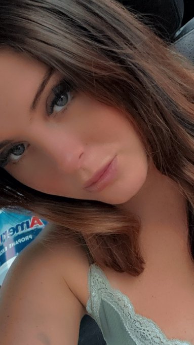 Say hi ❤️❤️ https://t.co/Da37BhGddM<a href="/tag/reetweet"class="tags"><span>#reetweet</span></a>