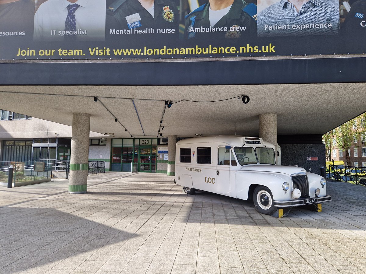 Thank you @Ldn_Ambulance for hosting me and @drvic from @NorthMidNHS, as well as colleagues from @NCL_ICS. Always wonderful to learn and therein, understand and respect what we all do to keep people safe and manage risk. Loved the wellbeing space as well. One to creatively copy!
