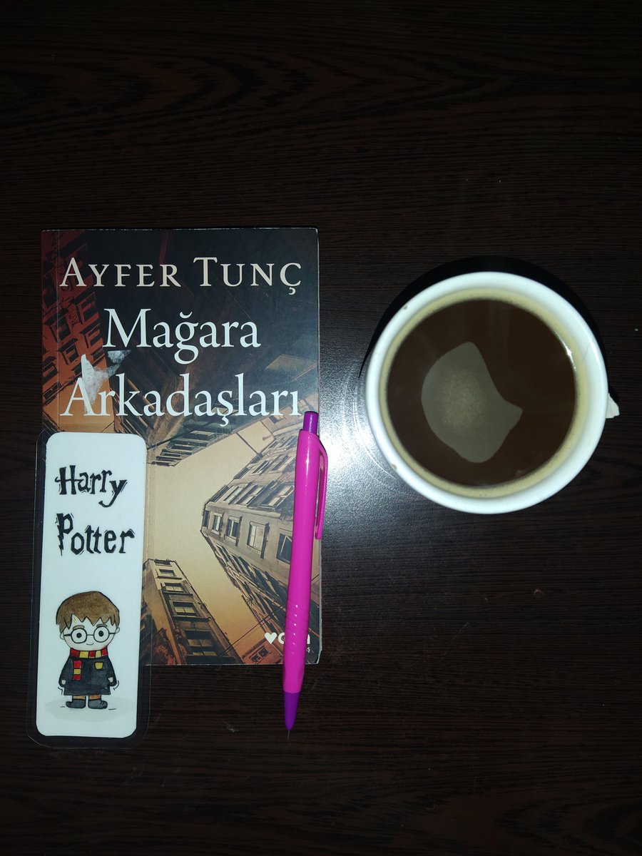 Keşke böyle olmasaydı her şey..” diye düşündü. “Ya da her şey böyle olsaydı da, ben umarsız olsaydım, olamadım..” #AyferTunç #MağaraArkadaşları #Kitapvekahve #Okumakgüzeldir