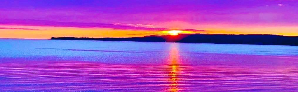 @PetoskeyArea @NorthGuide You are so right; A perfect #Petoskey #sunset - ours created a purple glow at night! 🌅📸 #mitchandmarcyphotos #SpringTimeFun #PureMichigan #PanoPhotos #sunsetphotography