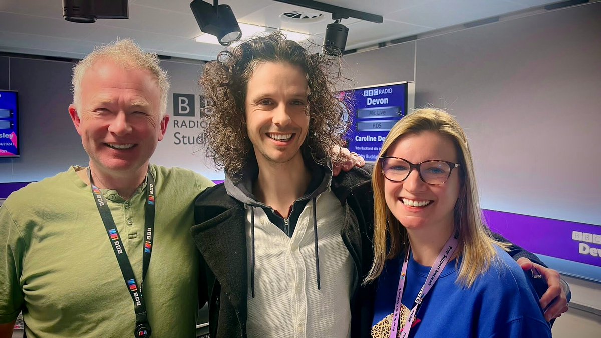 Such huge fun talking Pomegranate and Bingo with @tobybuckland on @BBCDevon ahead of our new @indiaelectricco album release tomorrow. Bumped into a certain @EmilySWood in the studio! Listen again on BBC Sounds here - bbc.co.uk/programmes/p0h…