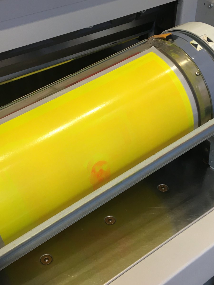 ✨ Ce week-end, @legrandbelleville lance #BellevilleMultiples, un événement dédié à la mise en avant des multiples et de l’édition artistique à la <a href="/villabelleville/">Villa Belleville</a>
Pour le mur des multiples, le Frac a invité Nina Azoulay à créer une risographie chez Quintal.
📷 Nina Azoulay