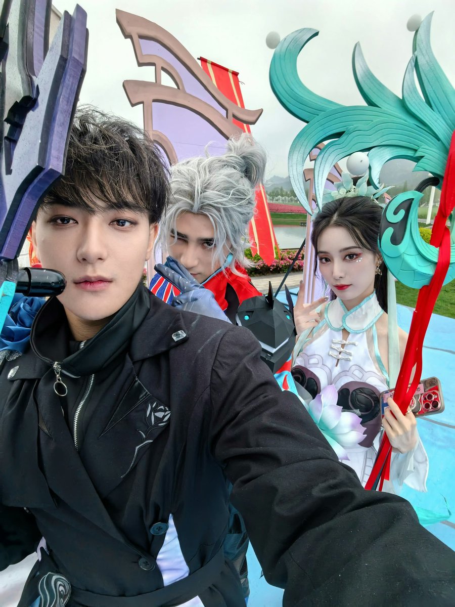 CdramaL's tweet photo. 「📸 | Os membros do elenco da nova temporada de variedades #TheDetectivesAdventures com #HuangZitao, #JiangChao, #XuYiyang, #KongXueer, #JackyHeung, #ChengLei, #JiLingchen, #TianJiarui, #JinJing, #WanPeng, #GaoYe e #FuShouer, libere novas selfies de grupo https://t.co/DQ2gTrXUYM