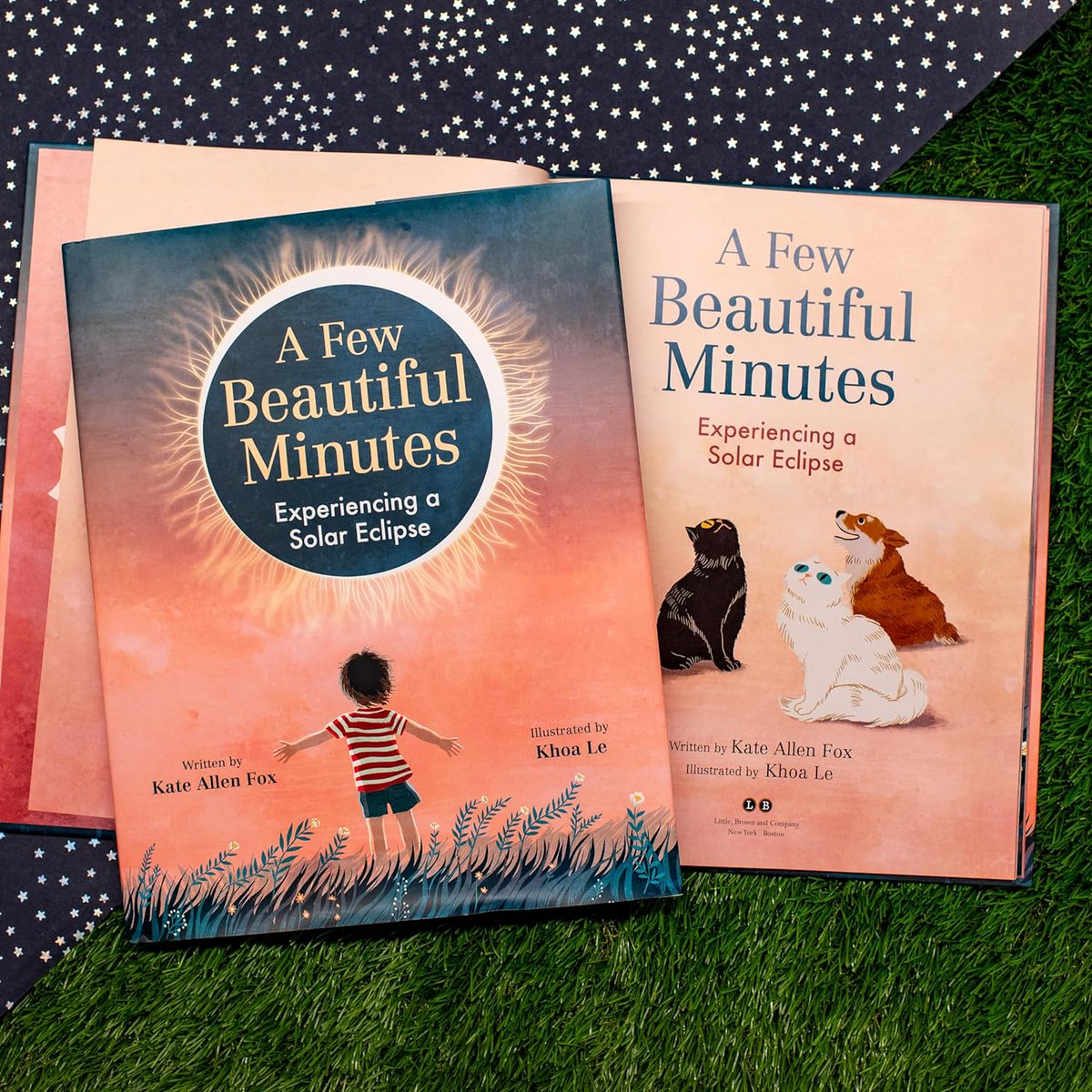 As we prepare for the #SolarEclipse 🌞🌒 on Monday, April 8, we are excited to announce that A FEW BEAUTIFUL MINUTES: EXPERIENCING A SOLAR ECLIPSE by @kateallenfox and illustrated by Khoa Le is on our list of recommended reads for this year’s TD Summer Reading Club. #TDSRC