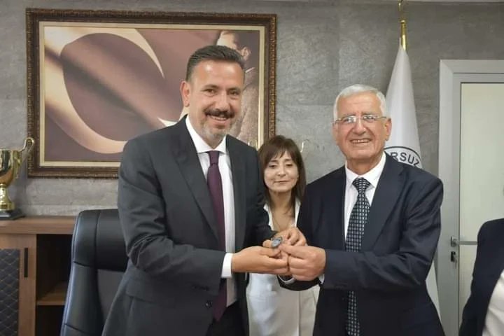 drasafguven's tweet photo. Arsuz Belediye Başkanlığı görevini sevgili Sami Üstün'e devir ettik.
Başkanımıza, Yeni Meclis Üyelerimize ve tüm Arsuz'umuza hayırlı olmasını diliyorum. https://t.co/jgkhRYjcIn