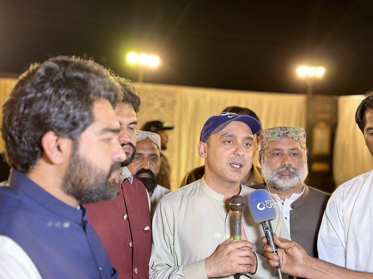 gillanihouse_MC's tweet photo. پیپلزپارٹی کے امیدوار قومی اسمبلی حلقہ #NA148 سید علی قاسم گیلانی کی یونین کونسل جنگل بھیڑاں آمد 
سید عبداللّٰہ احمد علی شاہ کیطرف سے دی گئی دعوتِ افطار میں شرکت کی اس موقع پر معززینِ علاقہ سے ملاقات کی اور ضمنی الیکشن کے حوالے سے سیاسی صورتحال پر گفتگو بھی کی
@KasimGillani https://t.co/qWN40N9bMS