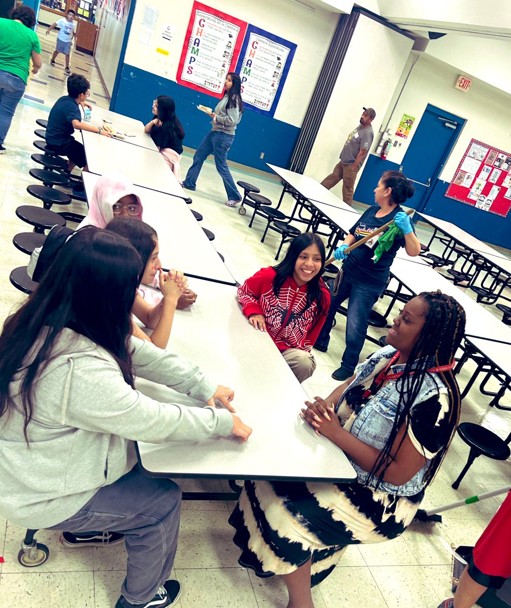 Thank you, Ms. Thompson for sharing mealtime with our 6th Grade 🦅 Leaders to help build a better understanding of them as learners. Keep up the GREAT work ♥️🦅🤩🥇🎉🎈! #Team6thGrade @AISD_SEL_CPI @AISDCOUNSELING @AustinISD