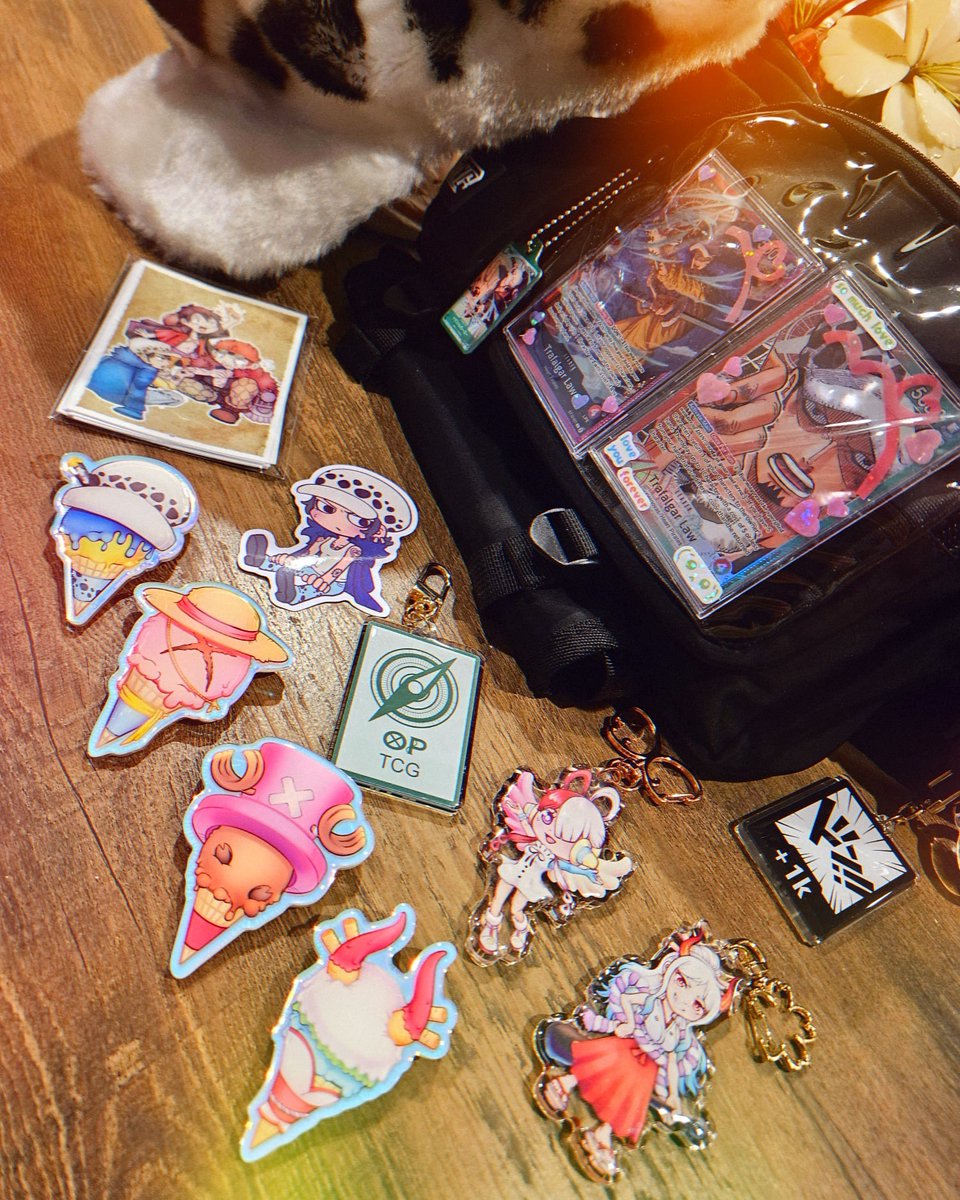 LifelnShambles's tweet photo. I had a number of people ask me about some of my fan OP merch, so I decided to bring a handful of my inventory to the Offline Regional tournament in Hampton!
Look out for me in my Law hat and my Law leader card simp itabag 🥰 I'll be participating, wish me luck! https://t.co/wysWTdspde