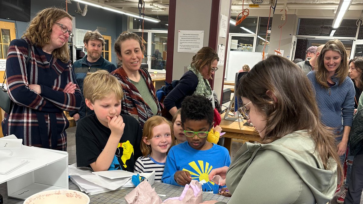 On Tuesday, Thayer Open House returned for the first time since 2019! A steady stream of Dartmouth and Upper Valley community members toured 32 engineering displays, demos, and activities. A big thank you to all the participants and volunteers! Pics: flic.kr/s/aHBqjBk8Fj
