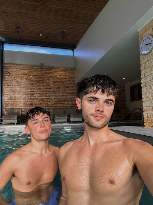Spa day 🧖🏻&zwj;♂️ like this if you want to join us 👀 https://t.co/MgoYLLn55S