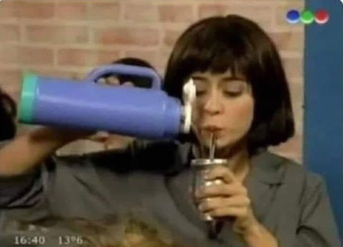 Todos: Re feo tomar mates solos
Yo: