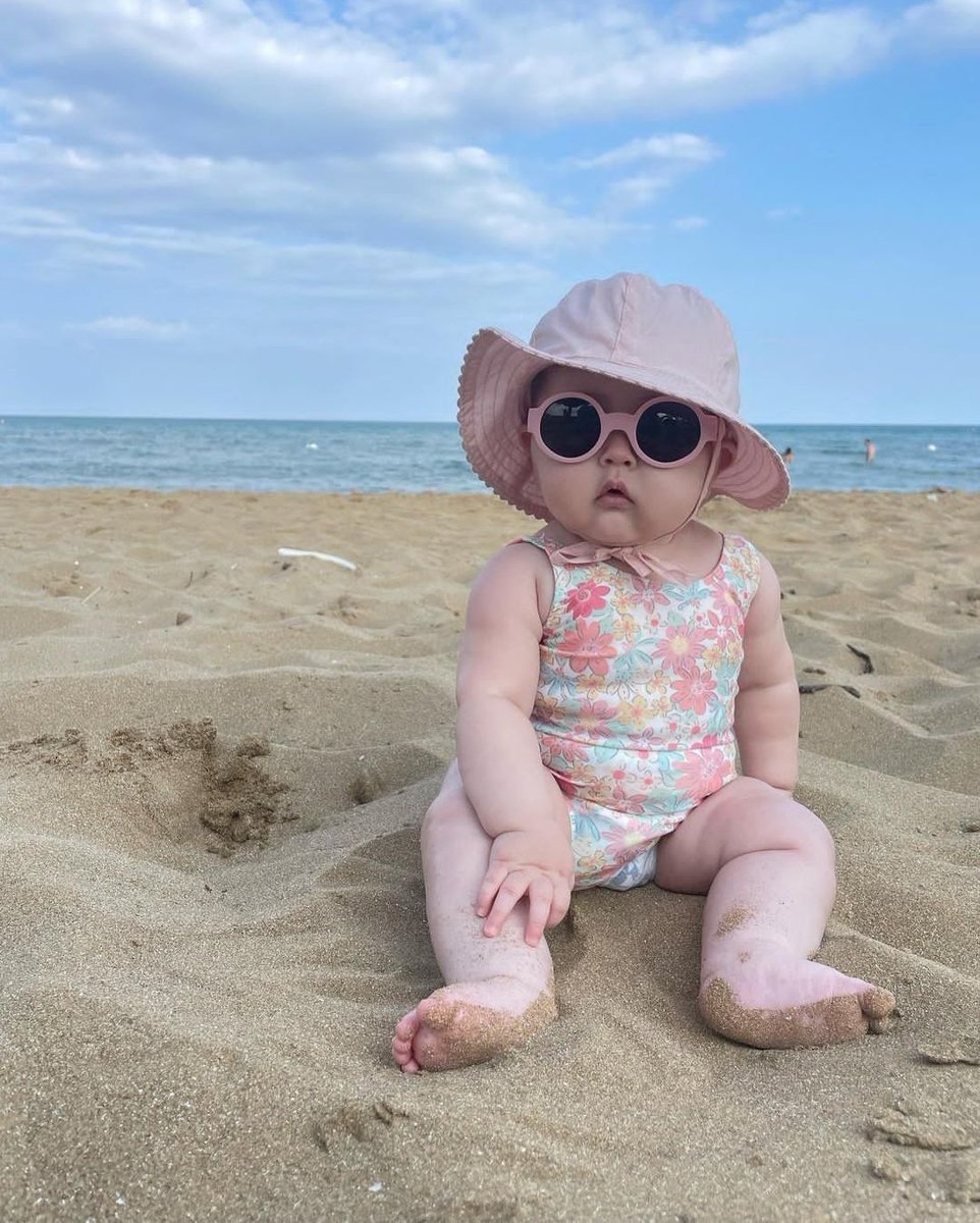 Baby tweet media