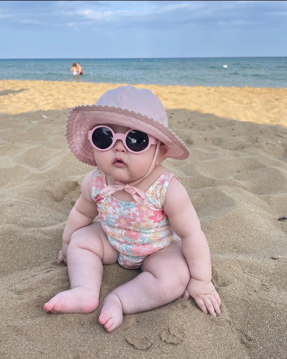 Baby tweet media