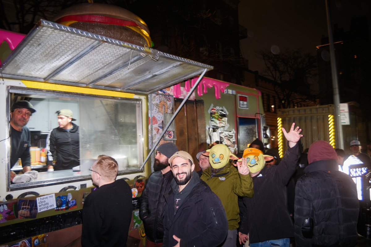 On my way to Post BK in Brooklyn for the Battle for NY basketball event.

<a href="/McGoblinBurger/">McGoblinBurger</a> will be there with the burgers! See you soon!