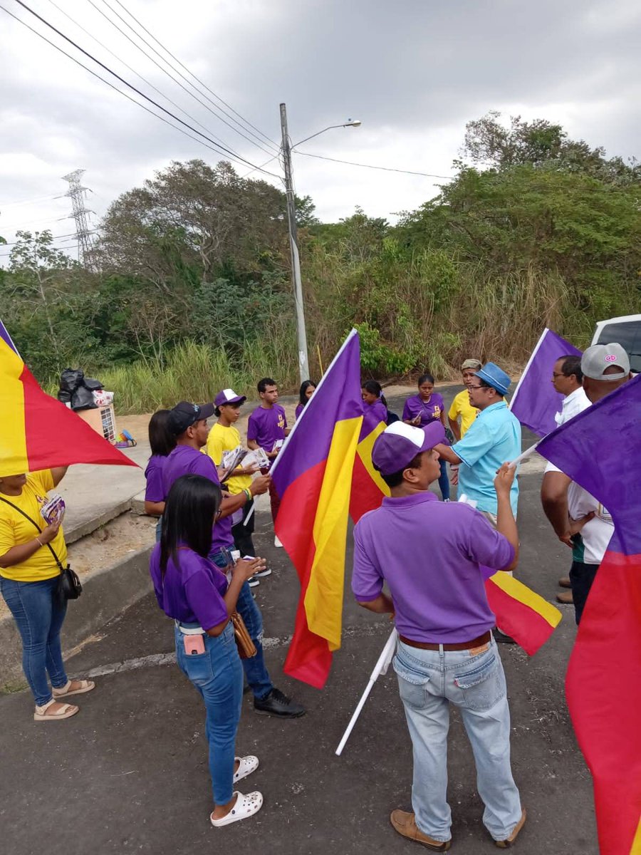 panamenistas's tweet photo. Cada día somos más los que creemos que es posible un Panamá mejor. Nos alegra ver a tantos jóvenes comprometidos en llevar nuestras propuestas casa a casa. Nuestra alianza va a cambiar a Panamá. Falta menos!
#LoBuenoViene #Vota4 #Romulo #Blandon https://t.co/LqtZHLLE8q