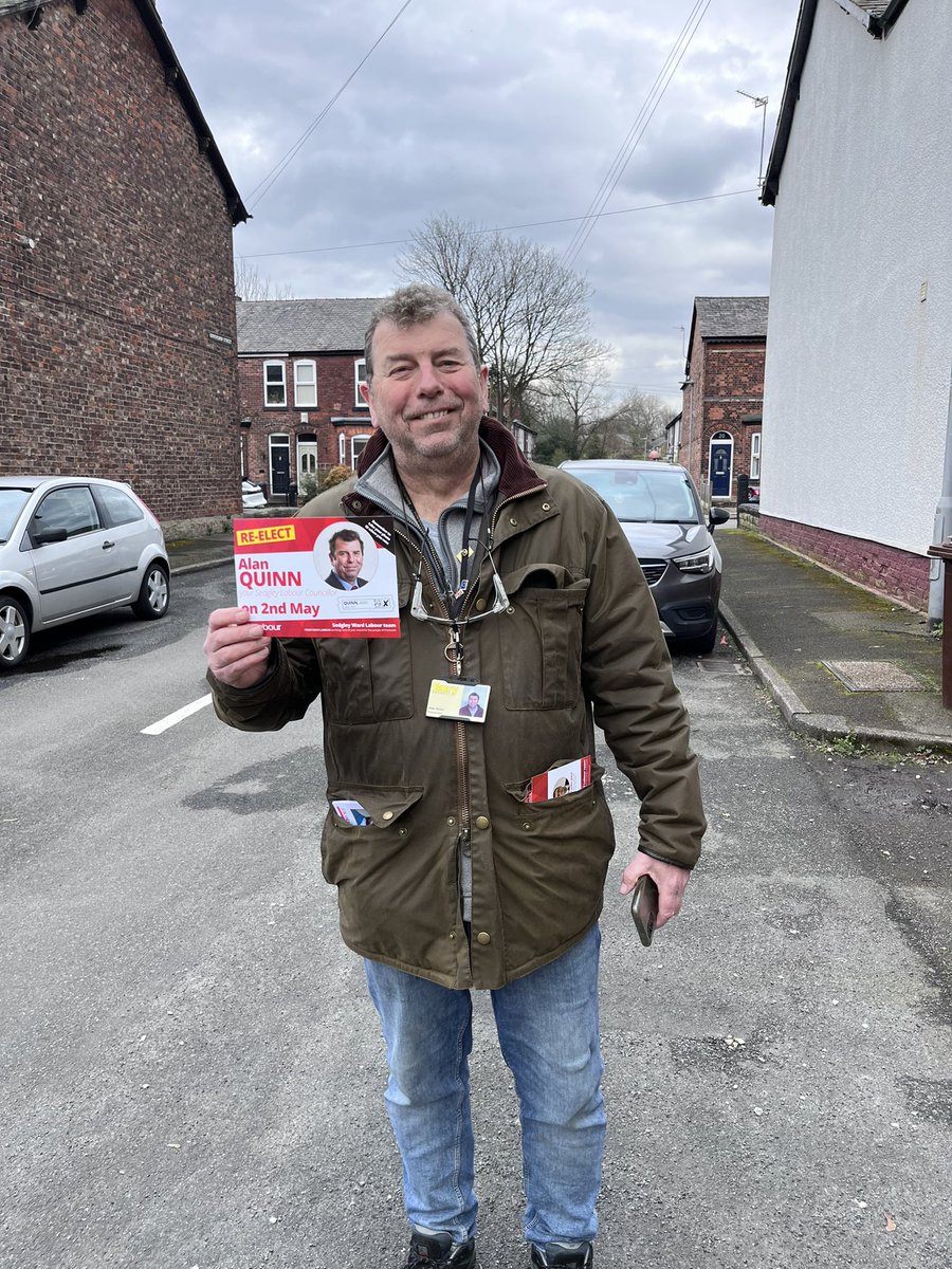 Great to be out today with @cllralanquinn in Sedgley! 🌹 Lots of support for Alan, a true community champion 💪 @PrestwichLabour @Christian4BuryS @BurySouth_CLP