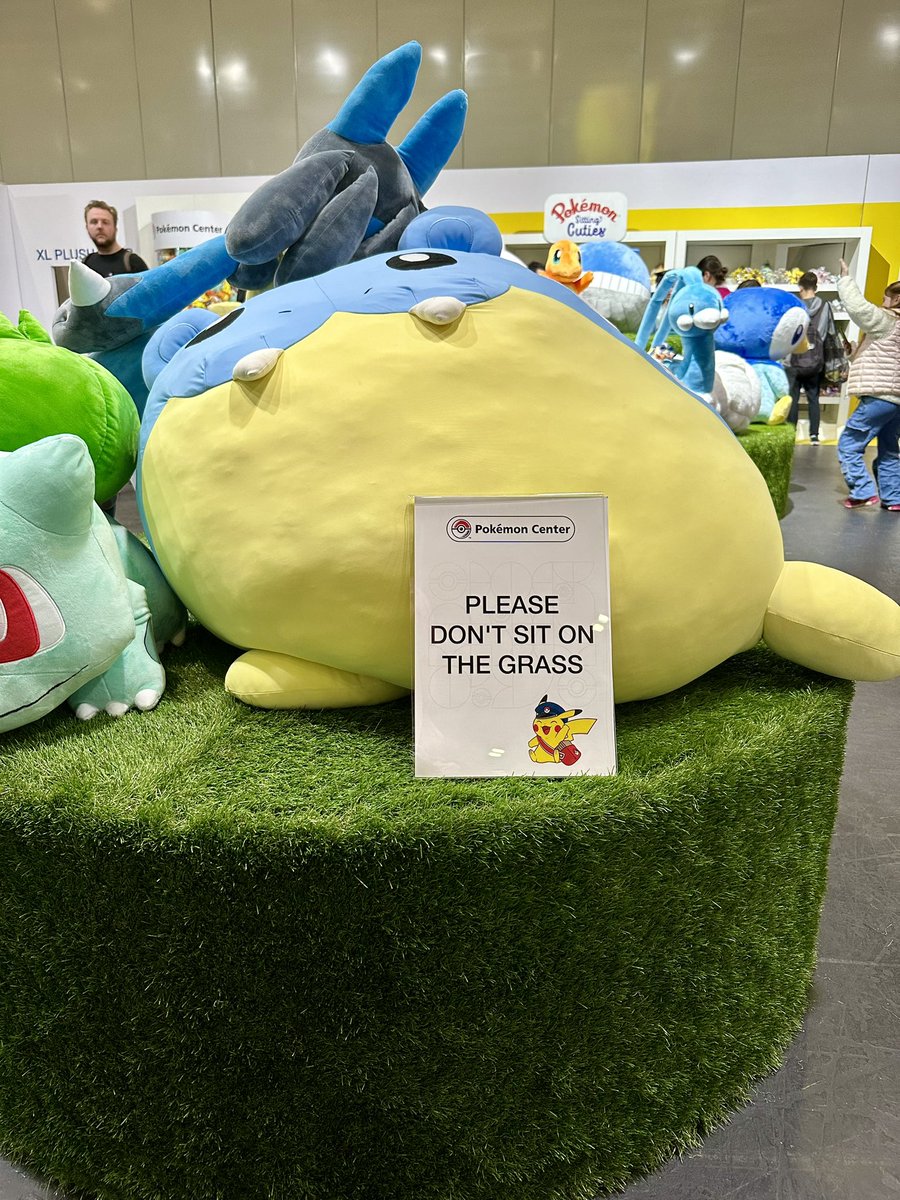 Please don’t sit on the Spheal either 😭