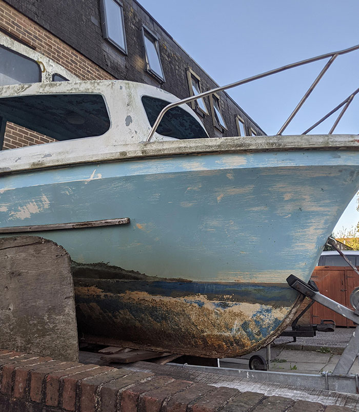 2. The wear and scuff-marks on this boat look like a painting of an island in the sea