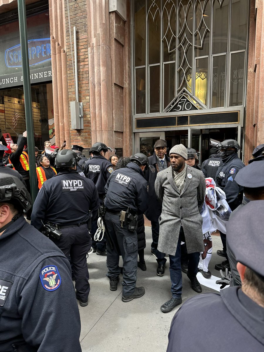 NYPD is ARRESTING TENANTS + @JumaaneWilliams just for standing up for housing justice. Real estate has taken over New York. Evictions are violent and we will NOT BE SILENCED.