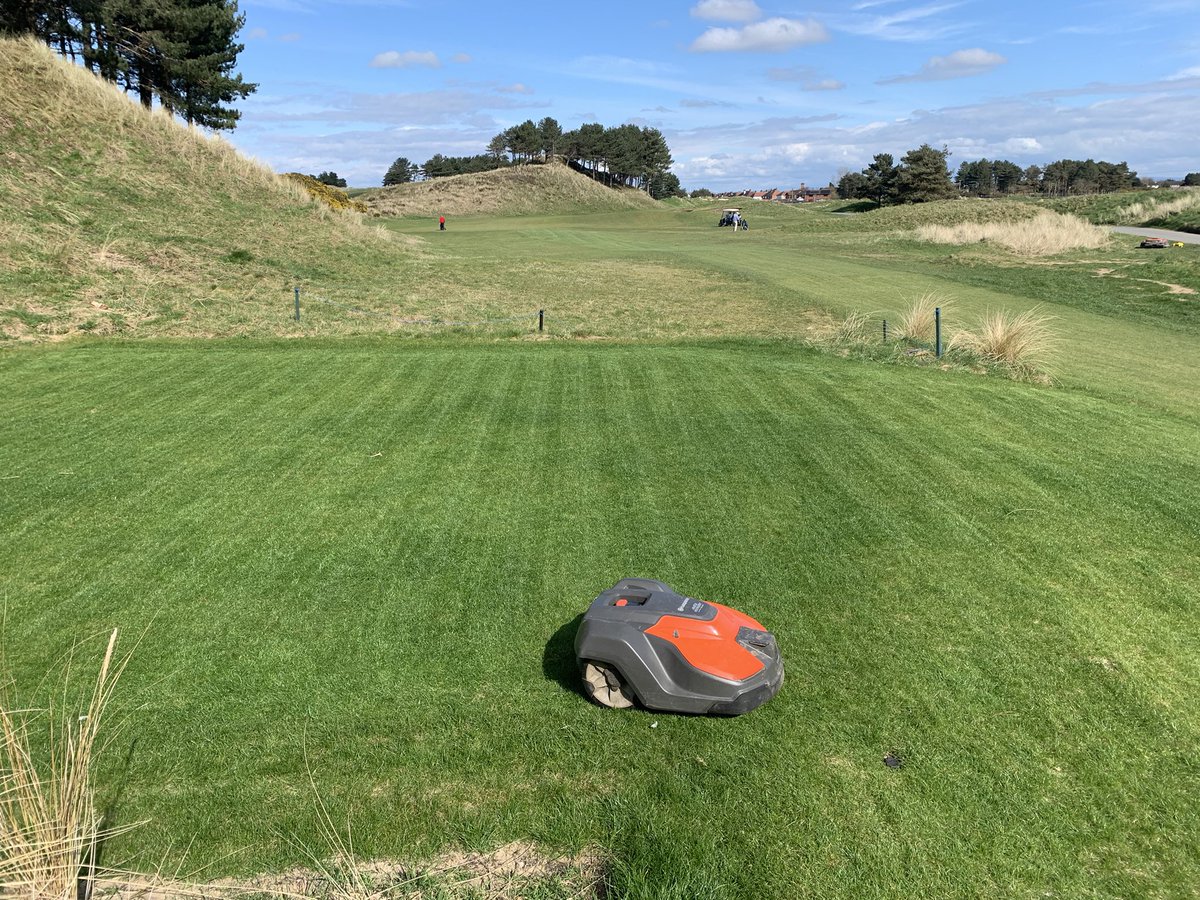 Lots of member/guest talk @Hillside_GC this week with an obvious topic of conversation with what’s they have witnessed. The possibility’s are endless with autonomous and their perimeter cuts are faultless even on curves 😉