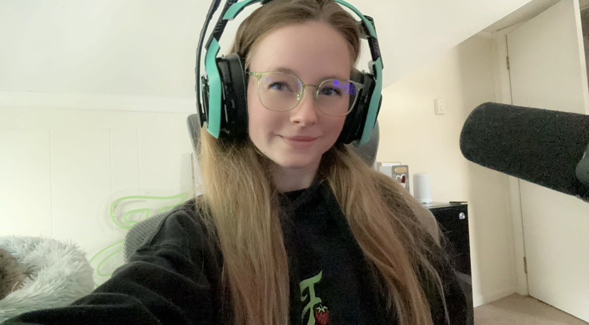 Live playing Rebirth Island all day! Come say hello on either Twitch/JazzberryJG or kick/Jazzberry 💚💚