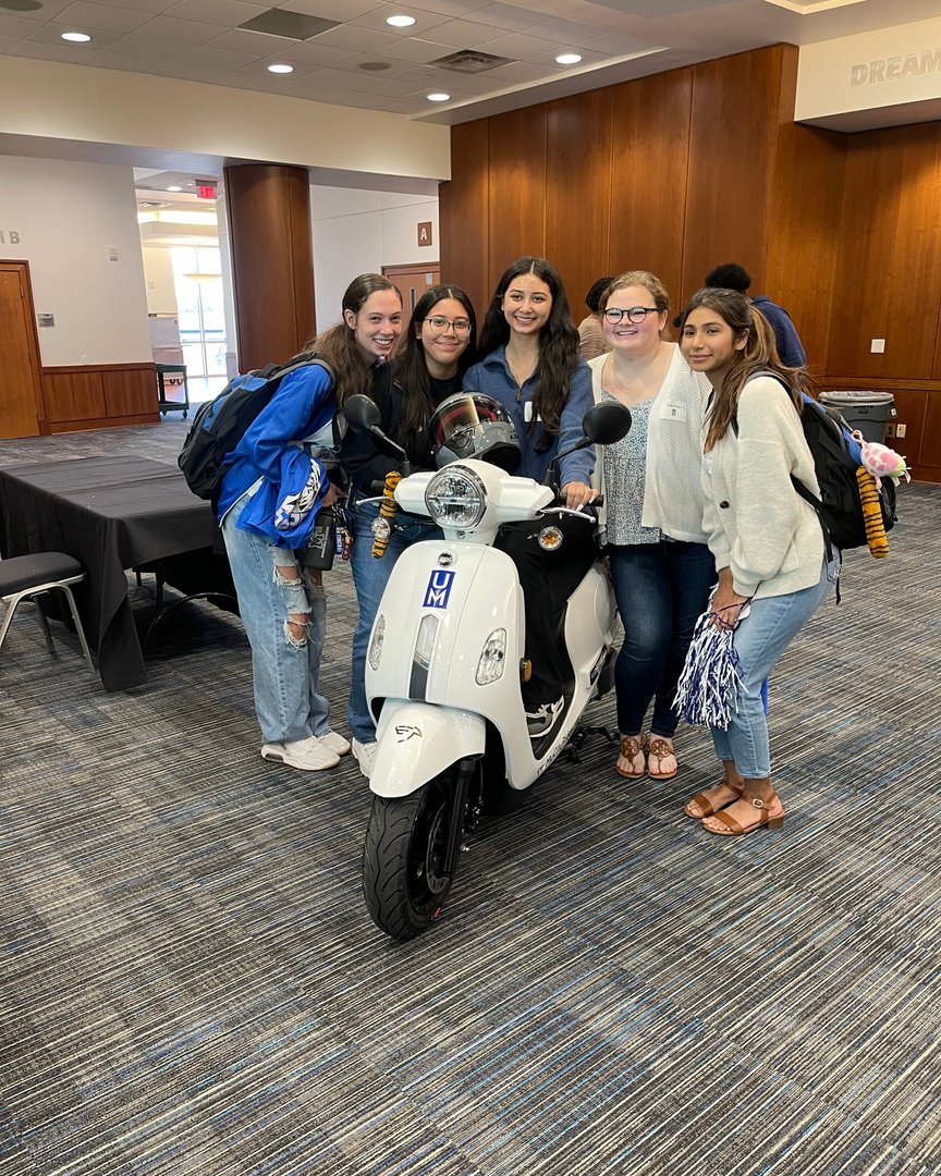 #TBT to last year's senior luncheon at <a href="/uofmemphis/">University of Memphis</a>. 🛵

We're heading back to campus April 18, and we have a special something for one lucky student (*cough* *cough* one lucky student will be in for a big surprise *cough* *cough*).