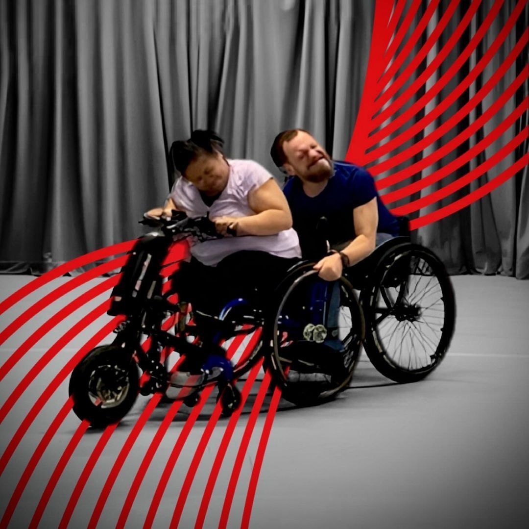 This Sunday, Daryl Beeton & Laura Dajao will be turning drawings into dance in 'Traces' - A Performance ⏰ 11.30am & 2.30pm 🎟 buff.ly/4clF6oo They will be performing a dynamic duet (with paint!) blurring the lines between storytelling & dance Book your place TODAY! ⏳