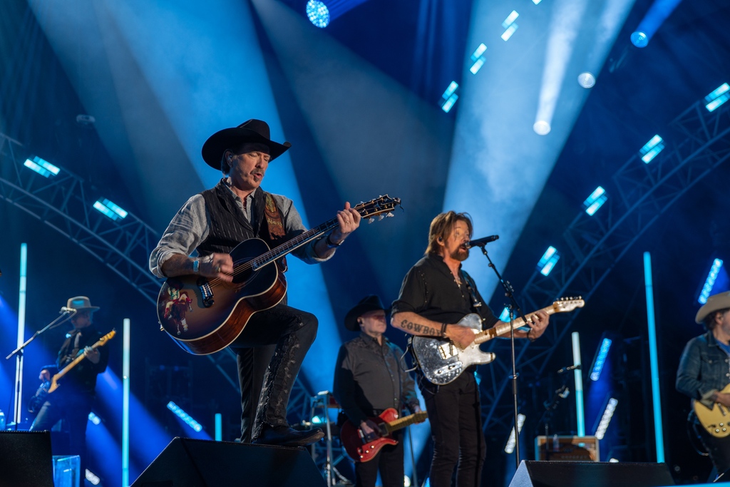 Time is running out to boot scoot boogie with us when Brooks & Dunn comes to town Fri, May 10! ⏳🤠 We're nearly sold out of spots to see the iconic country duo for what we can only assume will be the biggest line dance in NWA. Get tickets TODAY! >> bit.ly/BD_AMP