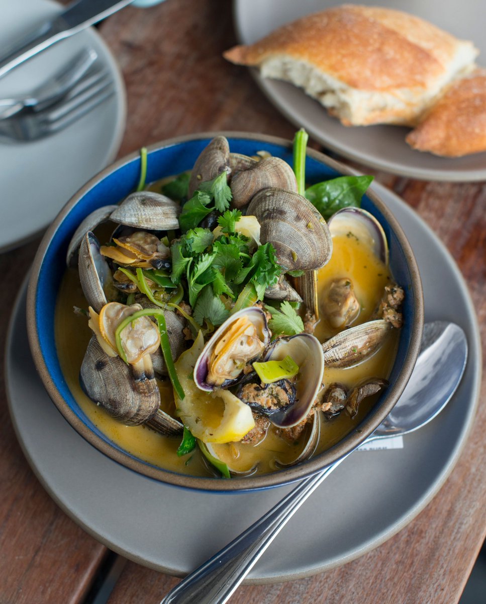 Apart from oysters, Manila clams are one of our most used shellfish in our restaurants and our oyster bars always have a clam steamer dish on their menu! Check out how our culinary team is servin' these up at each location! 🥣 OYSTER BARS: l8r.it/pXaQ