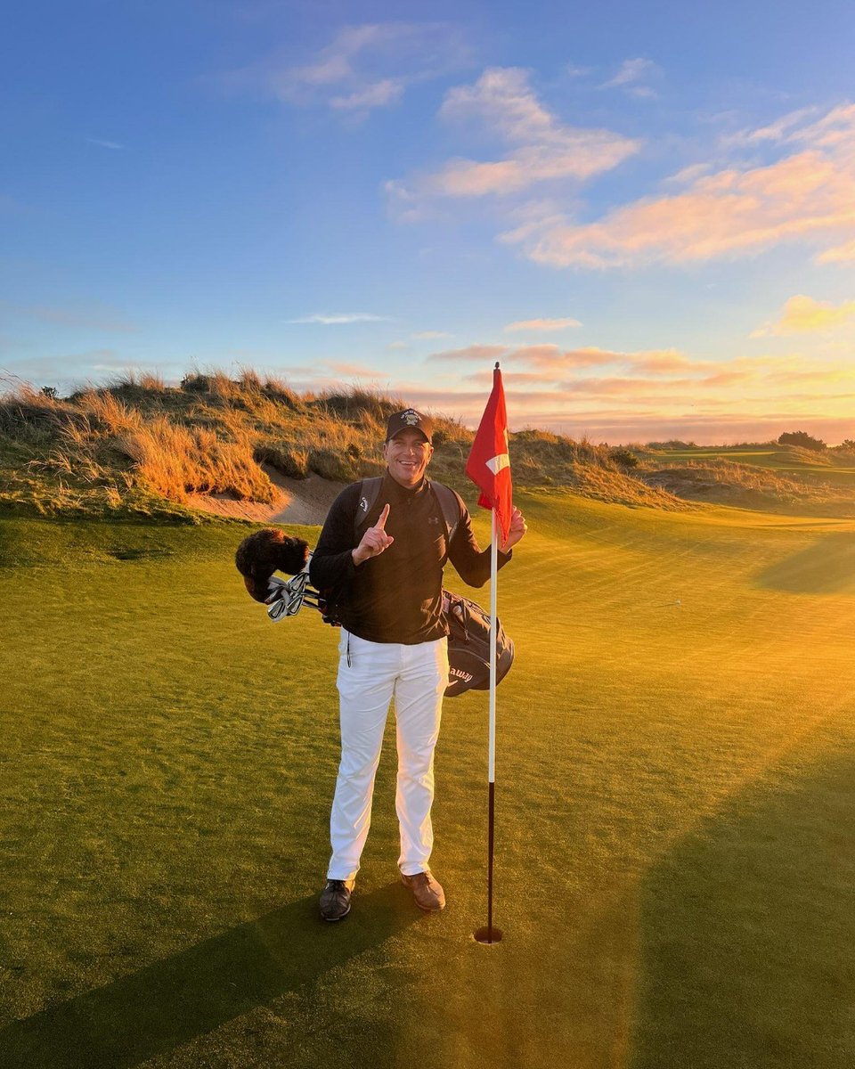 There are few better ways to cap off a day than a sunset ace on Bandon Preserve. Congrats, Jim! #BestOfBandon 📸: jimsteel28 (IG)