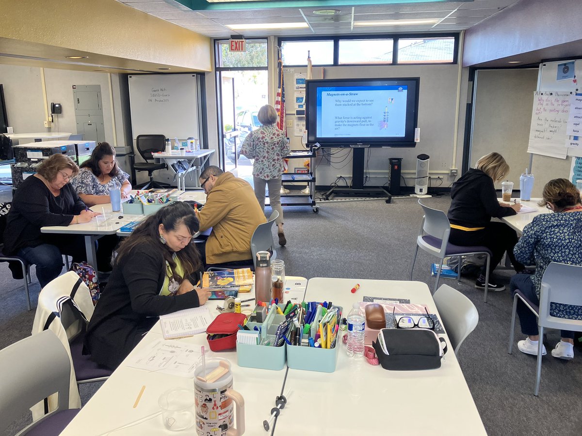 ksmithsbusd's tweet image. Learning by doing…discovering magnetic force. #levelupSBUSD #FOSSscience  @SBUSD_NEWS @Supt_SBUSD